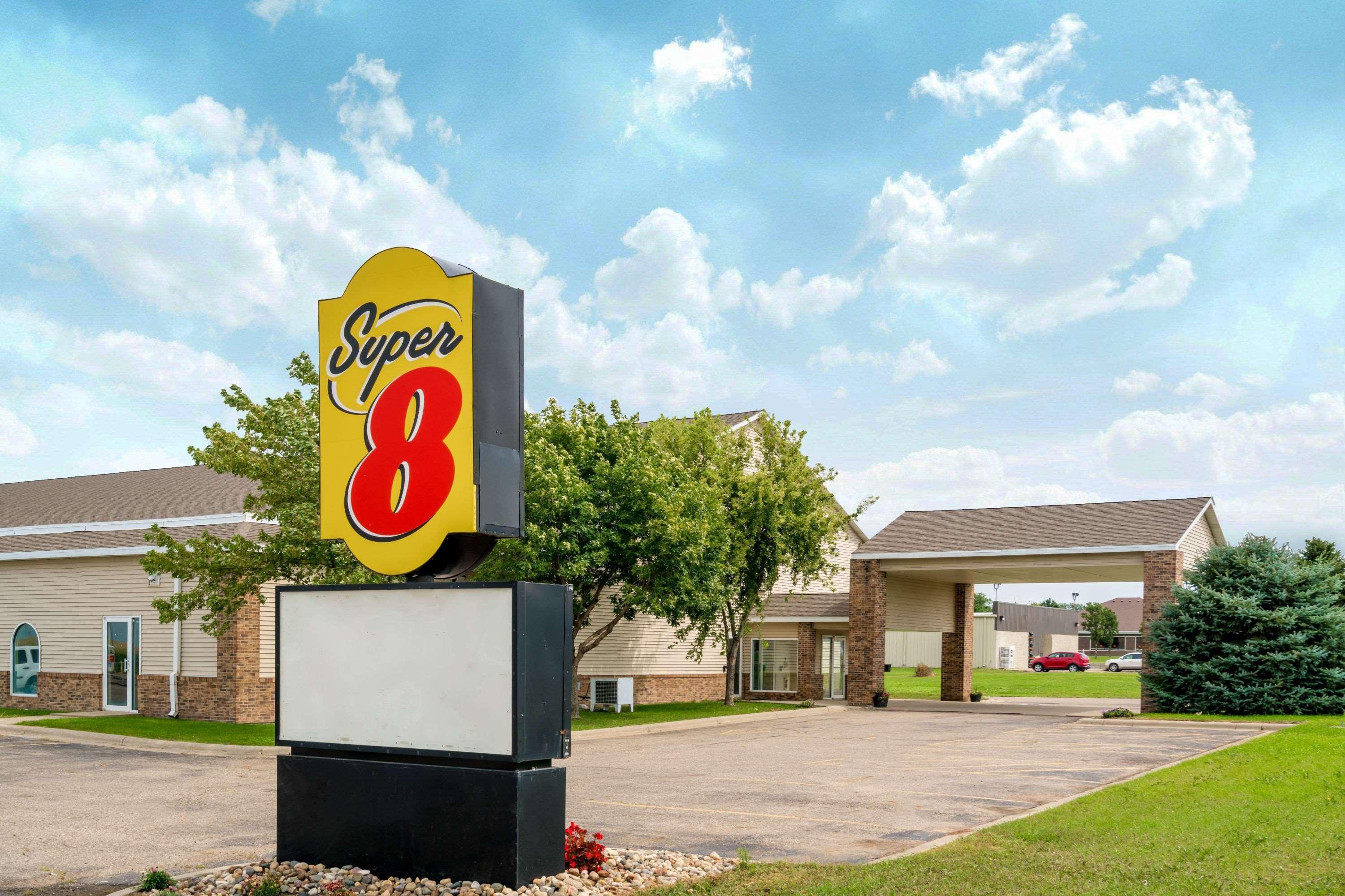 Super 8 By Wyndham Beresford Hotel Exterior foto